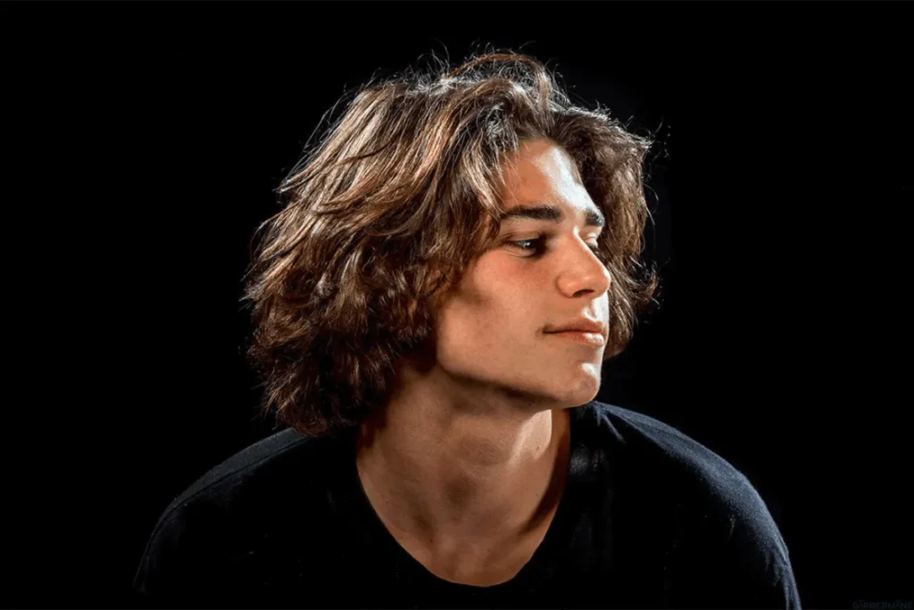 Middle-Part-Hairstyles-for-Men